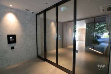 エントランスはオートロック付きです。