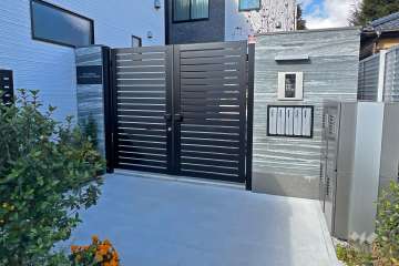 エントランスはオートロック付きです。