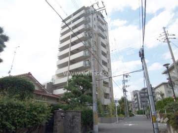 プラウド吹田千里丘の外観（南東側から）