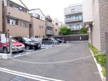 敷地内駐車場（ロボットゲート付き）