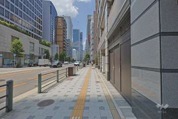 敷地の南側前面道路（東側から）