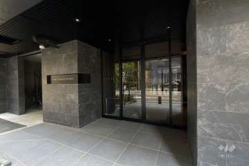 エントランスはオートロック付きです。