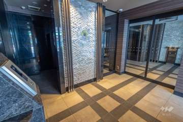 エントランスはオートロック付きです。