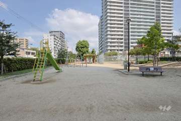 隣接する『海老江東公園』