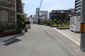 敷地南側の前面道路