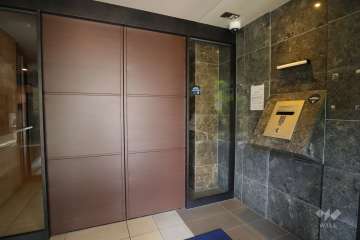 エントランスはオートロック付きです。