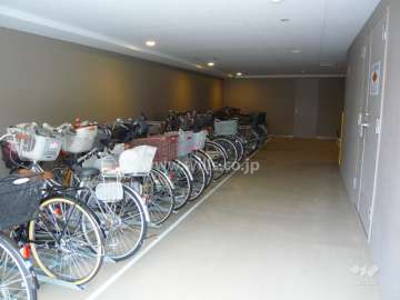 屋内にある駐輪場