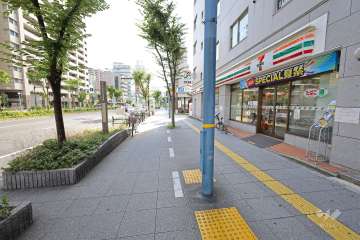 敷地北側の前面道路（東側から）