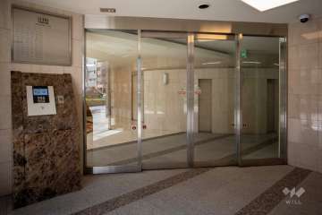 エントランスはオートロック付きです。