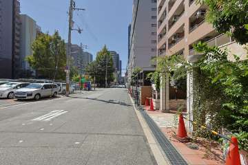 敷地南側の前面道路（東側から）