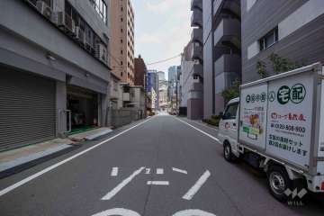 敷地北側の前面道路（西側から）