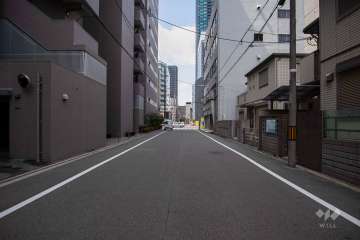 敷地北側の前面道路（東側から）