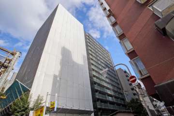 ザ・パークハウス大阪福島の外観（南東側から）※2024年12月現在大規模修繕工事中