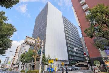 ザ・パークハウス大阪福島の外観（南東側から）※2024年12月現在大規模修繕工事中