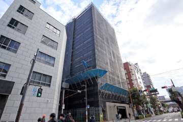 ザ・パークハウス大阪福島の外観（南西側から）※2024年12月現在大規模修繕工事中