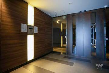 エントランスはオートロック付きです。