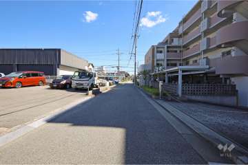 敷地北側の前面道路