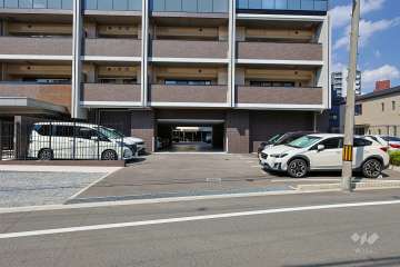 駐車場の出入り口・敷地内駐車場（屋外平面式・屋内平面式）