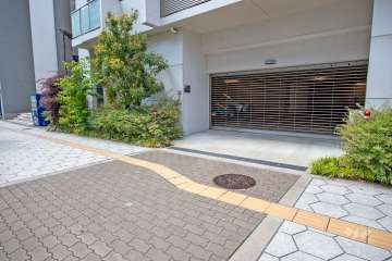 駐車場の出入り口（リングシャッター付き）