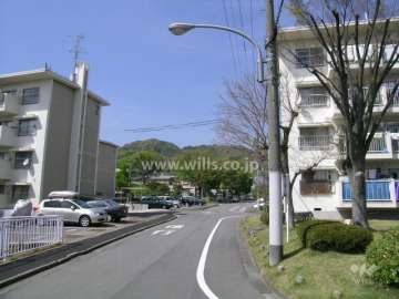 敷地内から五月山が見渡せます