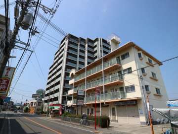 パレ伊丹ファインステイ2の外観（南西側から）