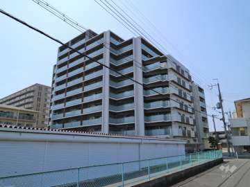 パレ伊丹ファインステイ2の外観（南東側から）
