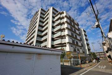 パレ伊丹ファインステイ2の外観（南東側から）