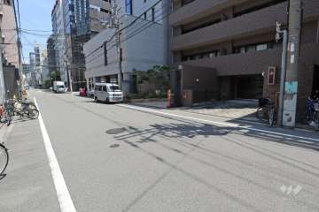 敷地東側の前面道路