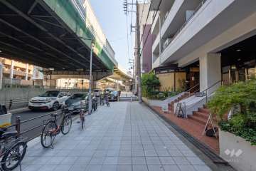 敷地東側の前面道路