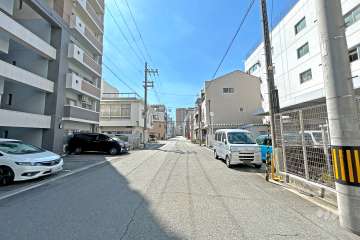 敷地の北西側前面道路