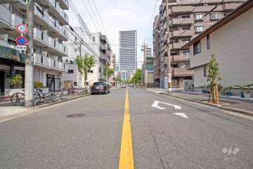 敷地南側の前面道路