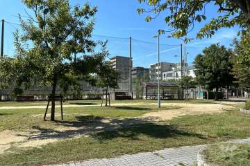 敷地に隣接する浦江公園