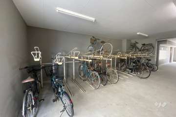 屋内に設けられた駐輪場