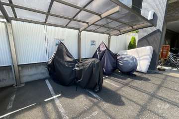 バイク置場（屋根付き）