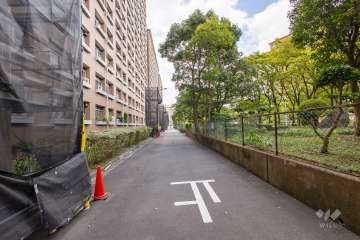 敷地の北側前面道路（東側から）