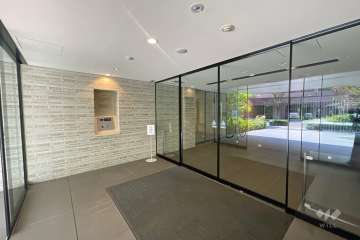 エントランスはオートロック付きです。　