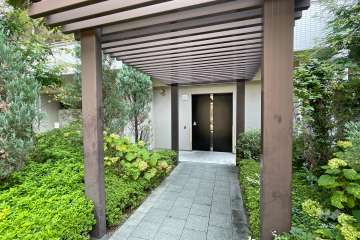 西側の出入り口　