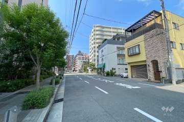 敷地北側の前面道路