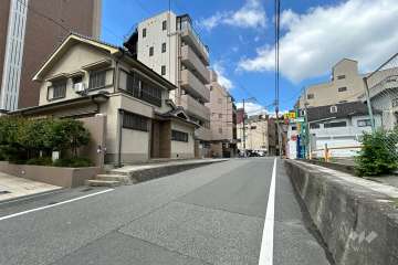 敷地東側の前面道路