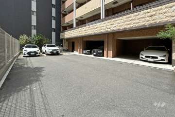 敷地内駐車場（屋外平面式・屋内平面式）