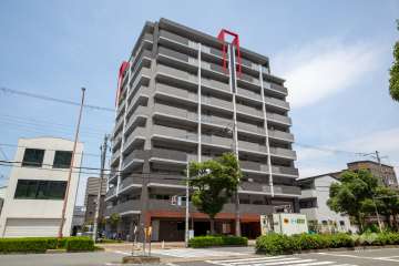ユニアルス天神橋イーストの外観（南側から）