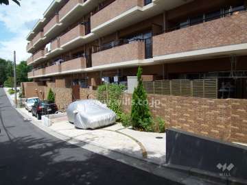 1階住戸は専用駐車場が付いています。
