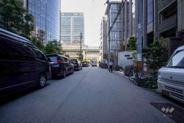 敷地北側の前面道路（東側から）