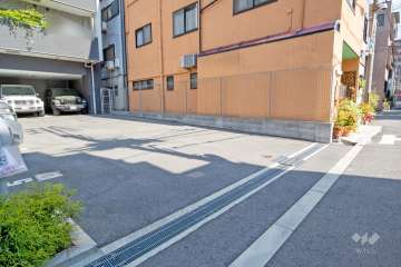 駐車場の出入り口