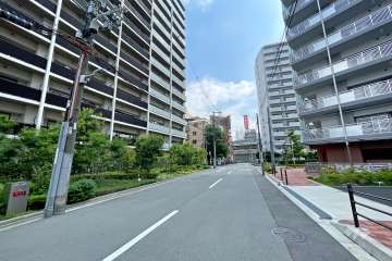 敷地南側の前面道路