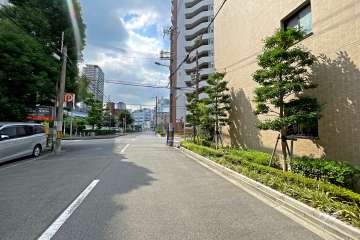 敷地東側の前面道路