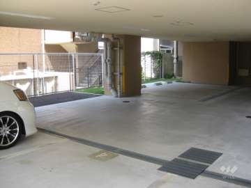 敷地内平面駐車場