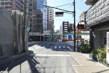 敷地南側の前面道路