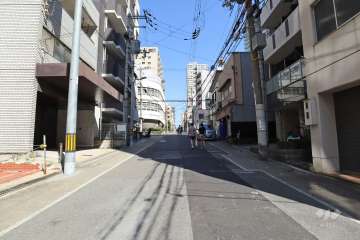 敷地南側の前面道路