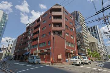 メゾンドール高麗橋の外観（南西側から）